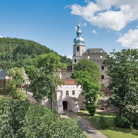 Zamek Sarny - Schloss Scharfeneck Klodzko Luaran gambar