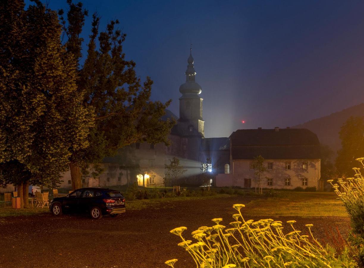 Zamek Sarny - Schloss Scharfeneck Klodzko Luaran gambar