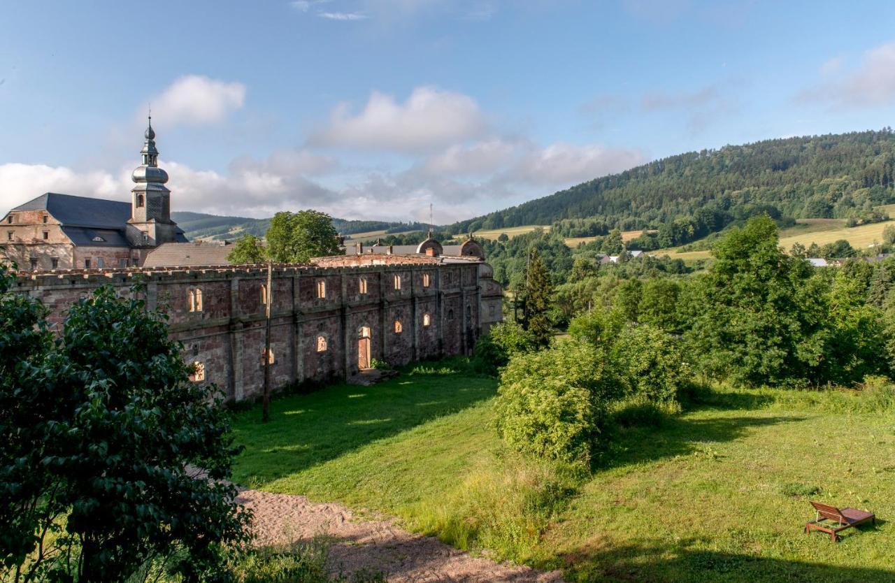 Zamek Sarny - Schloss Scharfeneck Klodzko Luaran gambar