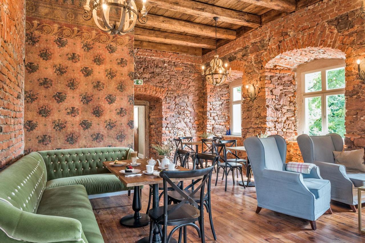 Zamek Sarny - Schloss Scharfeneck Klodzko Luaran gambar